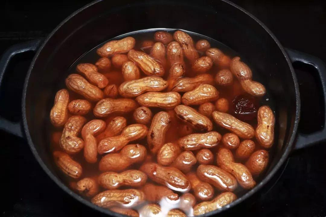 话梅花生里的话梅,花生和巧克力的碰撞