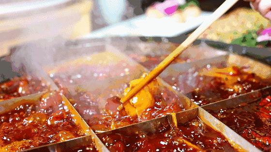 这家妖不到台的火锅，竟然把世界杯搬进店里！吃一口爽到俄罗斯！