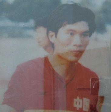 世界足球史上最强中卫,世界杯第一后卫被梅西晃倒