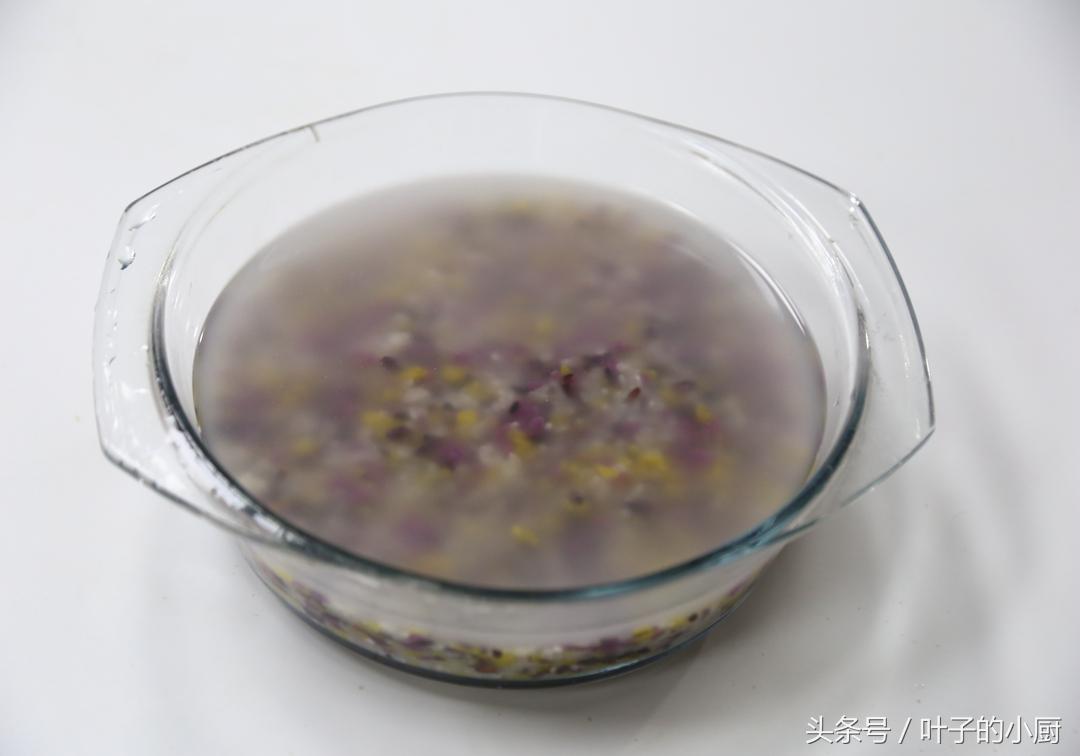 不会包粽子简单的蒸一下,不会包粽子的慢动作