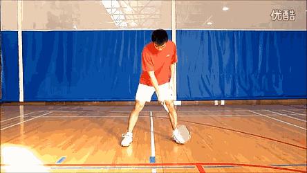 羽毛球怎么让自己的步伐干净有力,羽毛球启动步伐如何自己在家训练