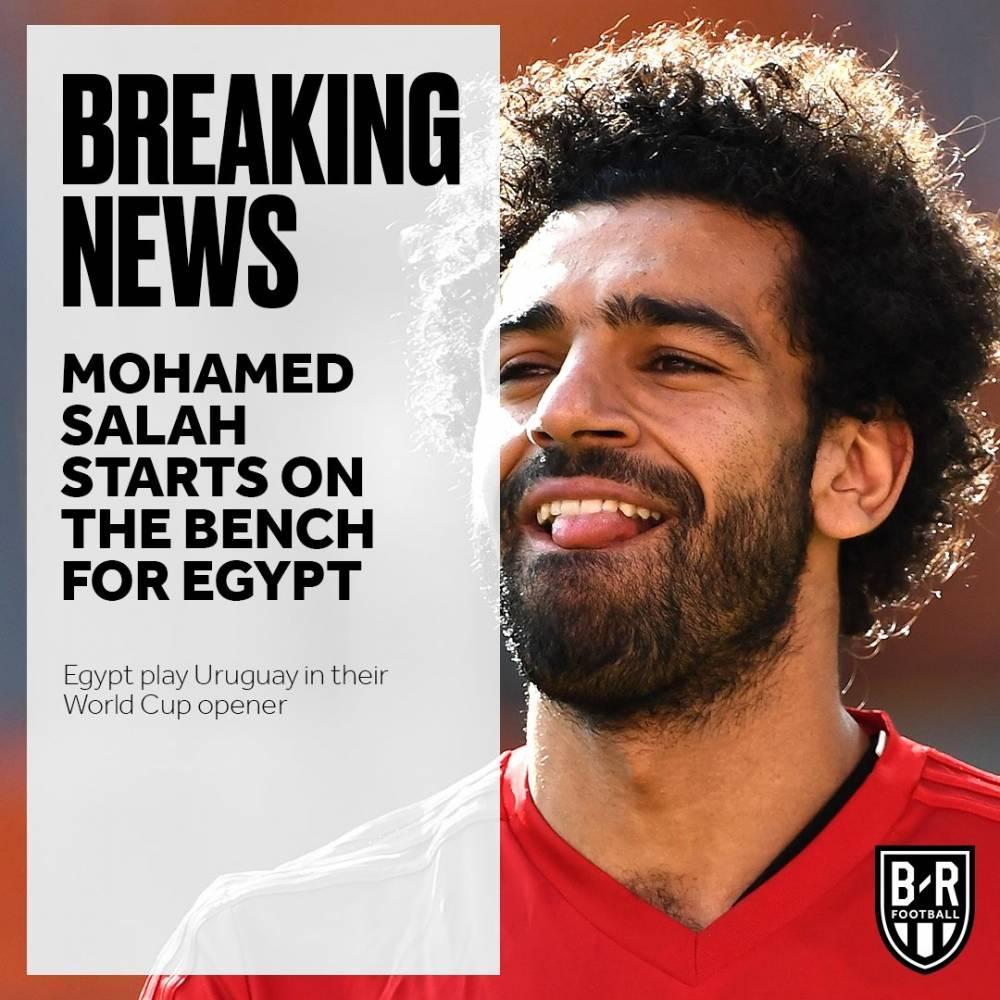 足球残疾球迷感动瞬间,乌拉圭74岁主帅为什么拄拐