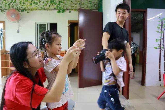 “无声孩子”用镜头向世界表白：“如果没有声音，就用快门让世界充满色彩”