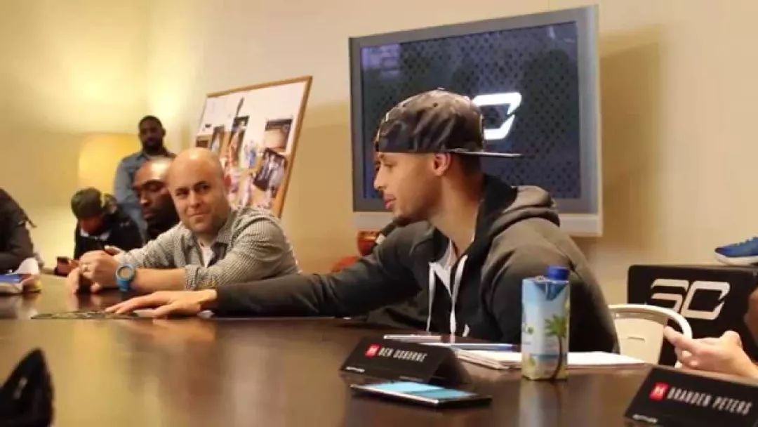 库里战靴7开箱,穿上库里专属球鞋感受极致脚感