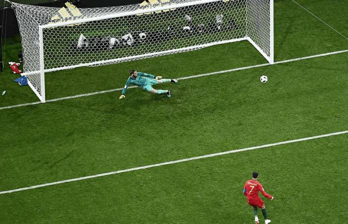 巴萨球迷嘲讽拉莫斯,巴萨小球迷嘲讽c罗