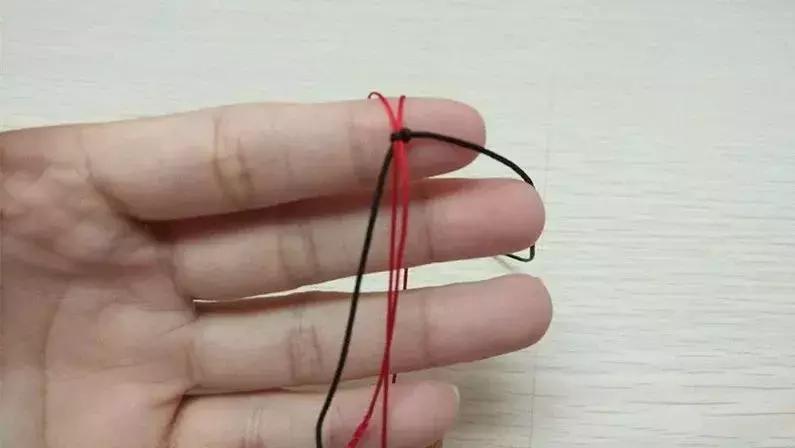 吊坠扣头绳子绑法,有金扣头的吊坠如何绑绳子