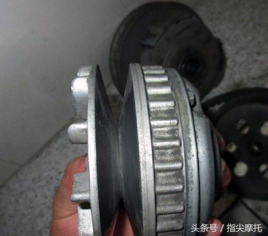 送“粽”子的摩托车嗡鸣如飞机，跑得如龟速，哪里有故障？