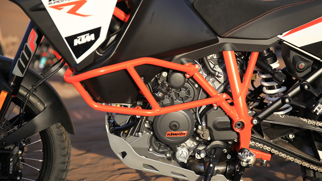 2018款ktm1290s测试,ktm1290advs版22款与23款区别