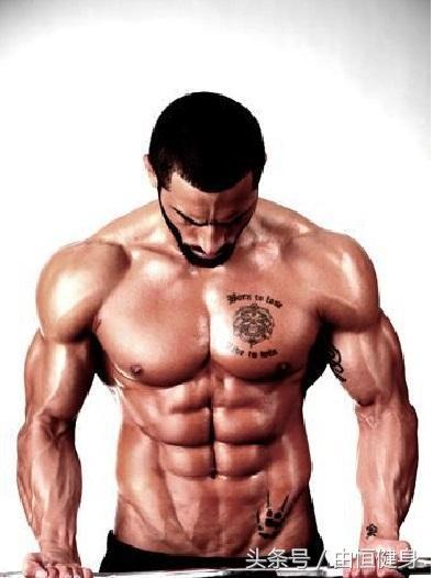 还拿易胖体质当借口？这位钢铁硬汉，却能两度登临巅峰