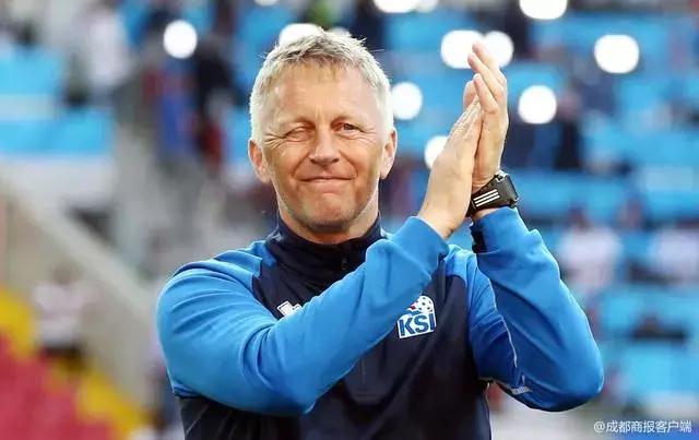 世界杯冰岛队队长,2018年冰岛世界杯队员牙医