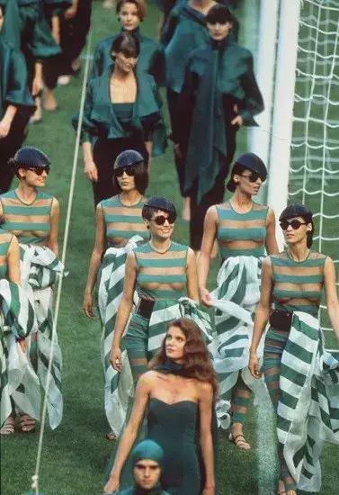 战争实在打不过可以投降吗,战争打不过人家咋办