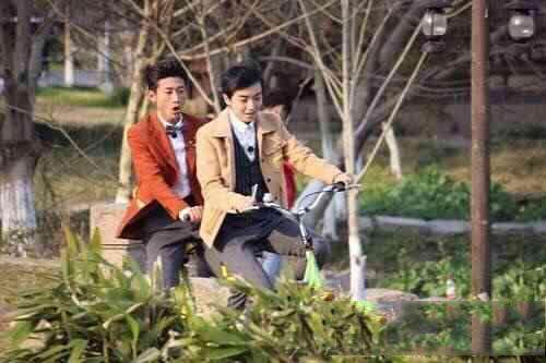 tfboys骑单车,tfboys骑摩托车视频