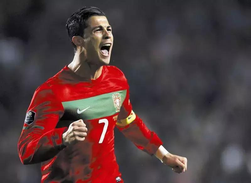 33岁的c罗依然有着20岁的身体,c罗的自律从一瓶可乐开始