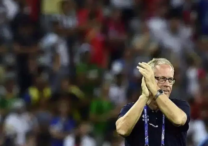 冰岛导演牙医,冰岛球队队长是牙医