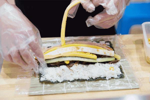 学生最爱吃的炒饭是什么炒饭,学生时代最爱吃的肉松饼