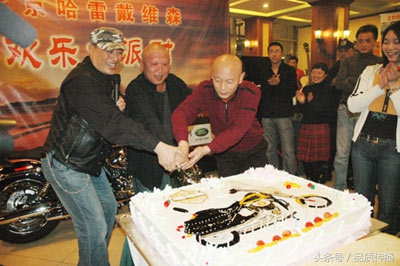 每人被俱乐部认可，哈雷俱乐部才能被社区认可，骑车、公益、成熟