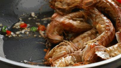 厨房小白也能做的吮指椒盐皮皮虾,椒盐皮皮虾怎么才能炸得酥脆