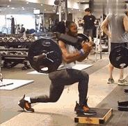 哑铃训练腿部肌肉的动作,腿部拉伸动作缓解肌肉酸痛