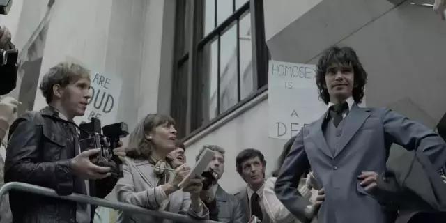 不愧是腐国!把真实丑闻拍成顶级英剧,感受下两大主角的颜值暴击