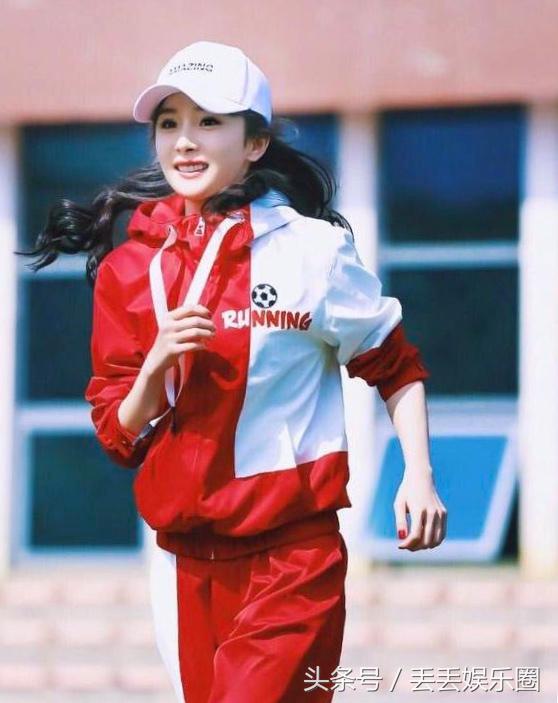 杨幂惊艳身材pk迪丽热巴,27岁迪丽热巴33岁杨幂