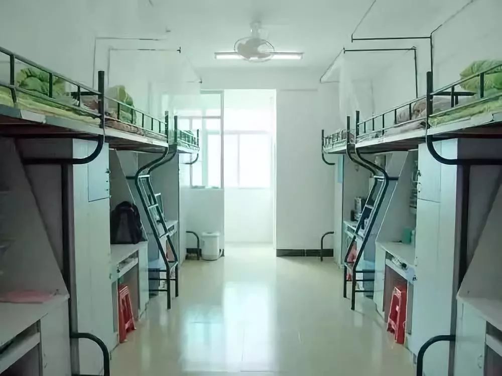 这7所大学宿舍那叫一个美,再看看自己的,简直没法比