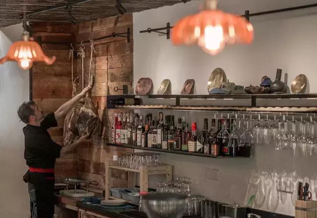 一个辍学生在大理租下23个足球场大的地方，种菜、养牛、建农场