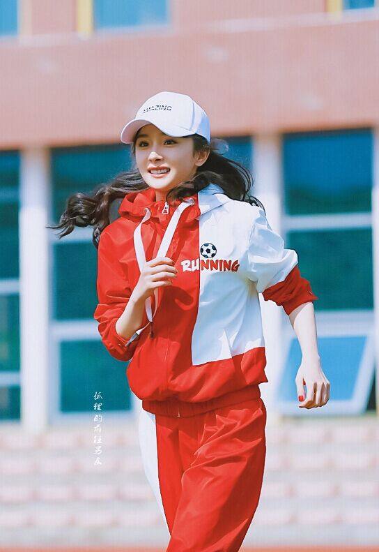 迪丽热巴粉色运动装,杨幂迪丽热巴的衣服