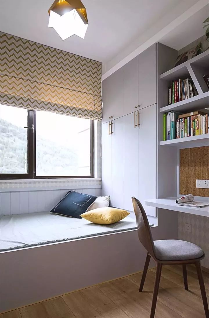 榻榻米床与飘窗柜子一体图,榻榻米床柜子如何组合设计