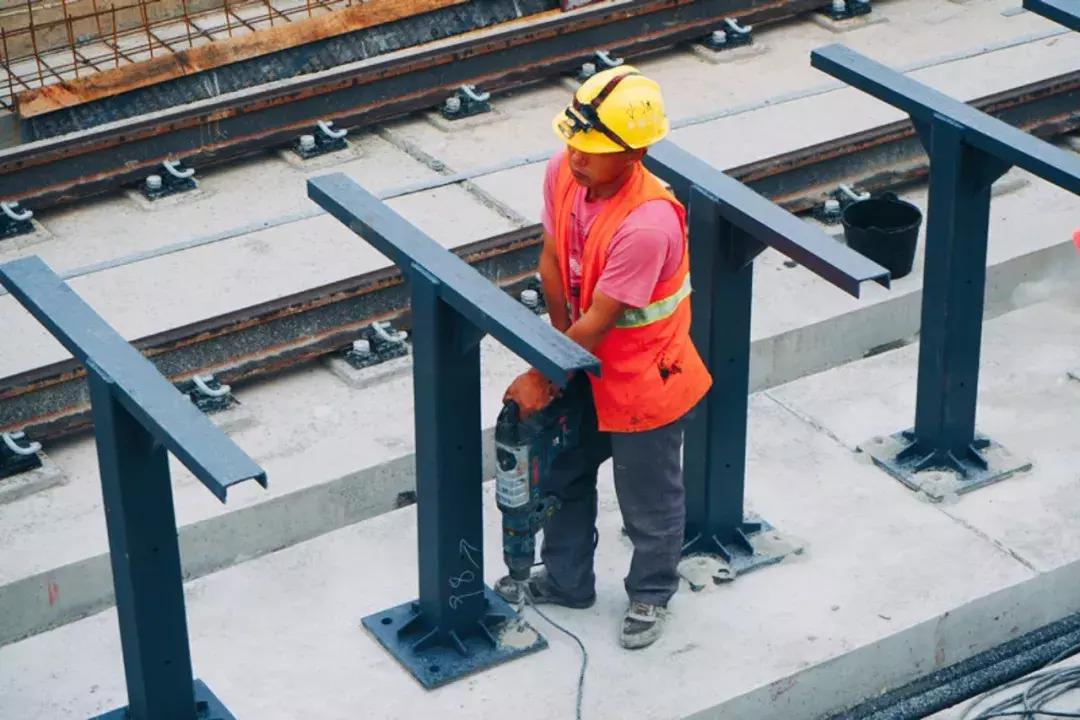 新都人：没有经受住650的*躏蹂**，你好意思享受地铁的快捷？