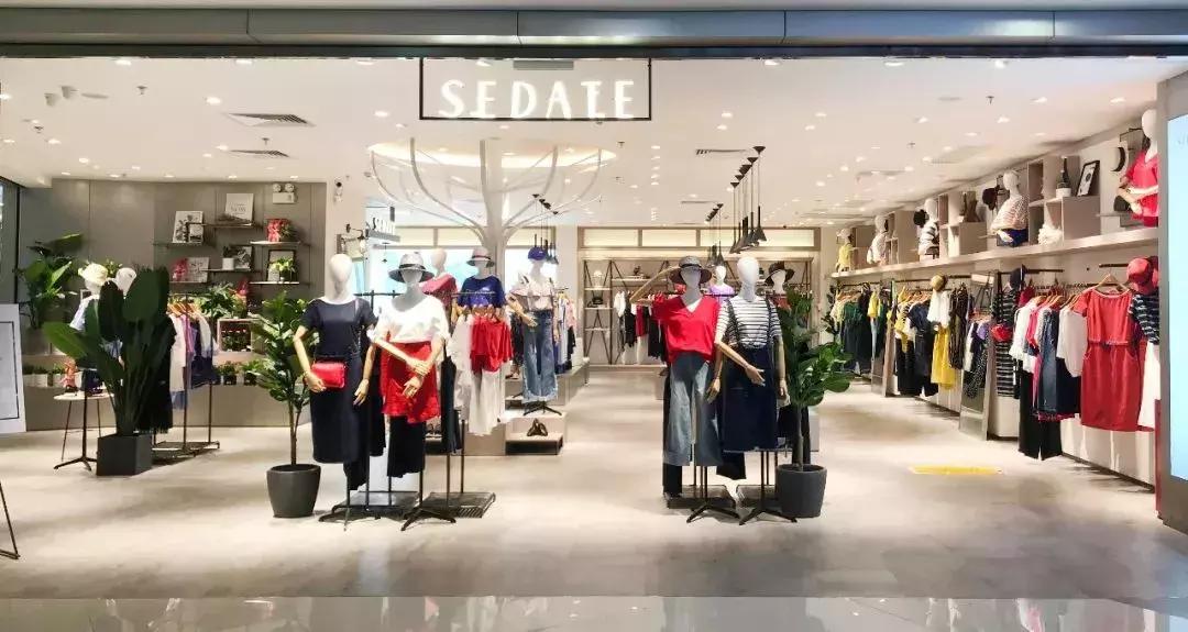 现在最火的国内女装品牌有哪些,国内最火的十大品牌女装