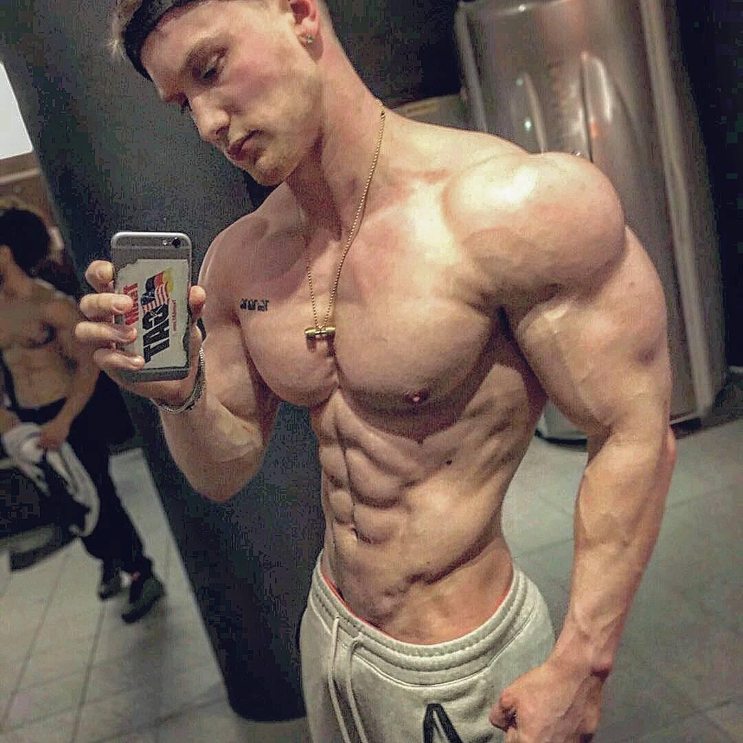 一个动作教你解决胸部问题,胸部下缝的训练方法