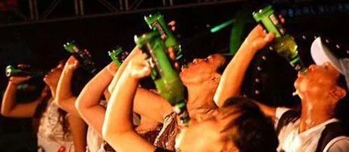 世界“悲”！39岁球迷连续熬夜看球至凌晨，一觉醒来差点……你还敢熬吗？