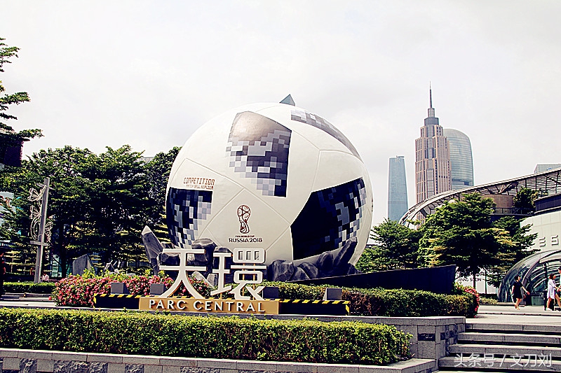 放在广州天環门口的超级大足球有秘笈，可你未必知道