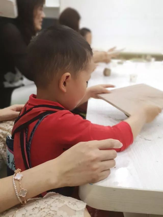 「金宝贝小小陶艺师活动回顾」跟外太空EZ寻觅不一样的烟花