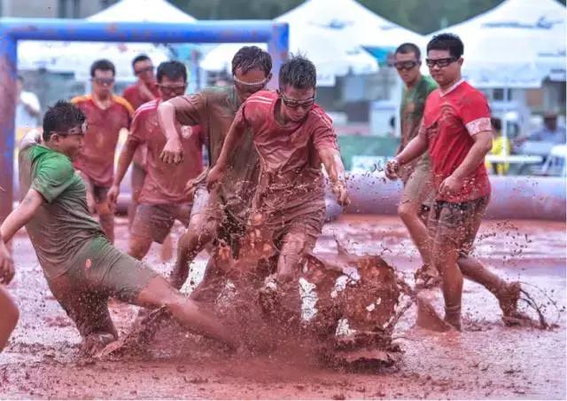 娉ユ祮瓒崇悆璧涘満,娉ユ祮瓒崇悆鍦哄湴