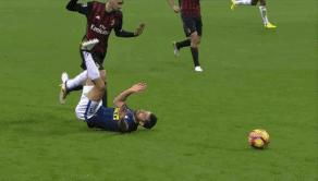 足球场上恐怖的受伤瞬间大腿割伤,足球受伤恐怖瞬间合集