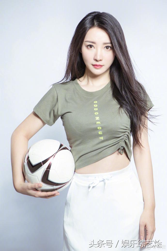 柳岩露脐装照片,柳岩深v露脐礼服