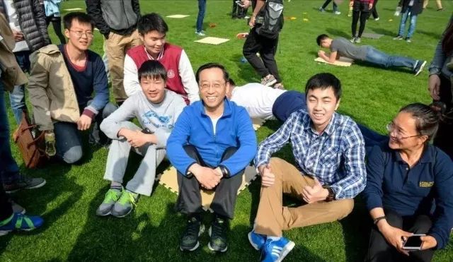 张杰了解谢娜完整版,张杰认识谢娜的视频