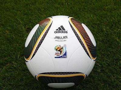 守门员如何把足球抛得又高又远,足球越硬好还是越软好