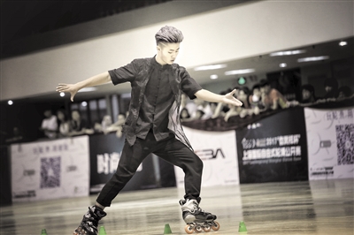 从锦城湖跑向世界从家门口飞向远方这是和成都高新的约定