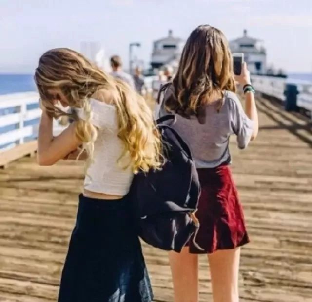 我们是茫茫人海中巧遇的相似灵魂,豆蔻年华里连结的双生花朵