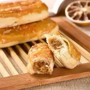 天津传统煎饼果子 (煎饼果子是天津人的小吃)