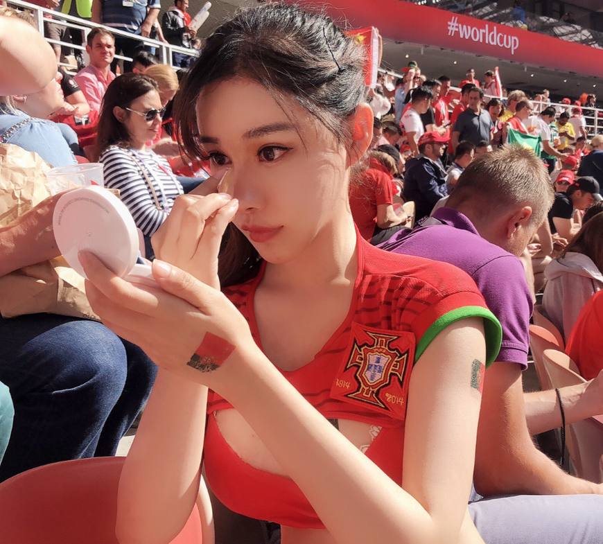 世界杯女球迷c罗,女球迷表白c罗