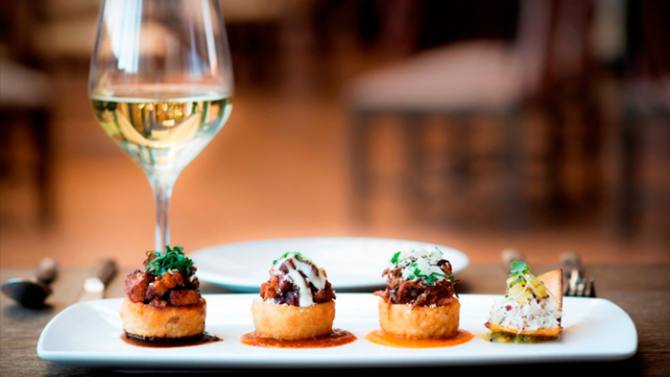 喝香槟最适合吃什么菜,香槟如何搭配美食视频