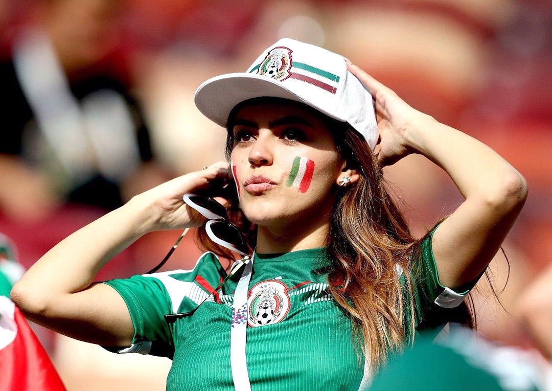 看球生气怎么哄,看球搞笑场面