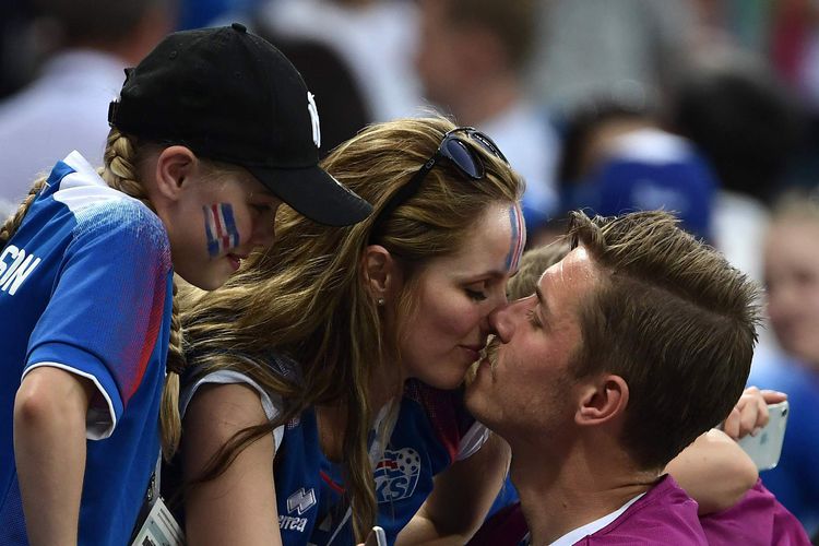 英格兰男足输球冰岛,冰岛0-2惨败被质疑踢假球