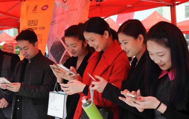 员工迟到早退扣奖金,单位员工迟到早退领导负什么责任