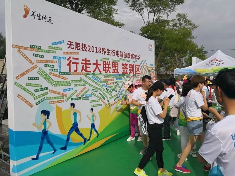 百人队伍花样入场,走出新花样完整版