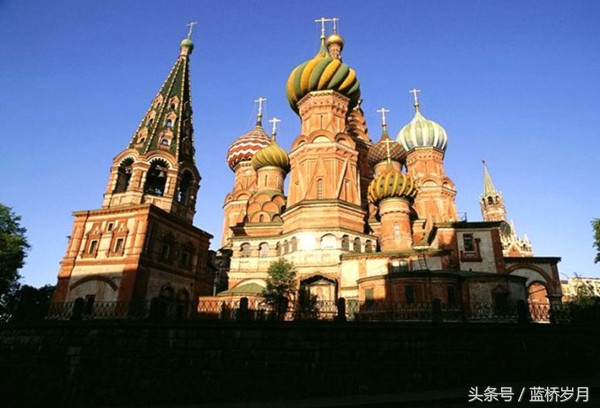 这座俄罗斯球场，建在全德意志的伤心之地