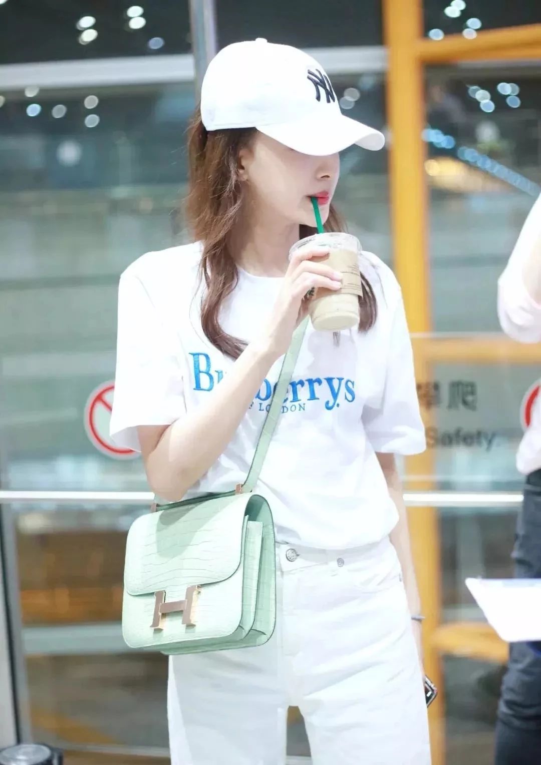 绿色衣服有多好看,绿色衣服太好看了吧